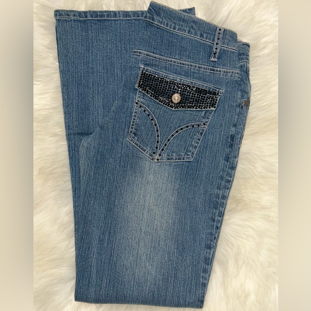Woman’s Y2K Acid Wash Denim Blue Jeans Accented with Rhinestones Boot Leg NWOT 9